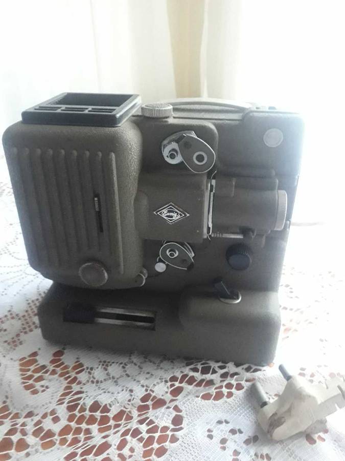 VINTAGE COLLECTABLE  METAL BODIED EUMIG P8Mm CINE FILM PROJECTOR