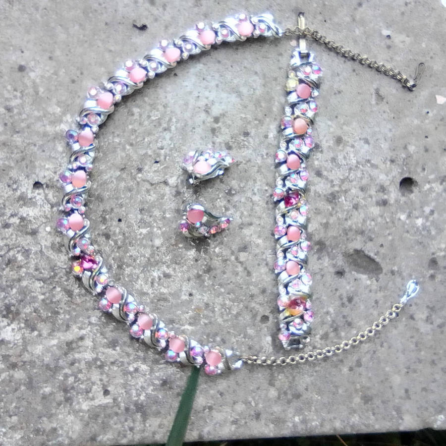 VINTAGE 1960'S SILVER TONED 3 PIECE COSTUME JEWELLERY SET - NECKLACE/BRACELETT & CLIP-ON EARRINGS!!!