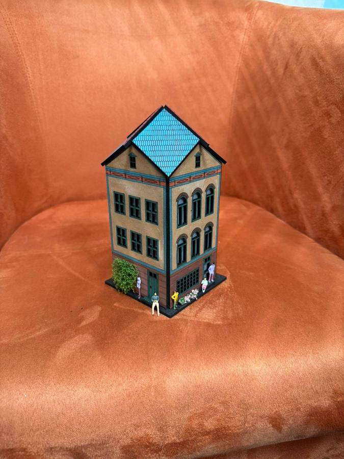 Model Railway- 4 Story townhouse