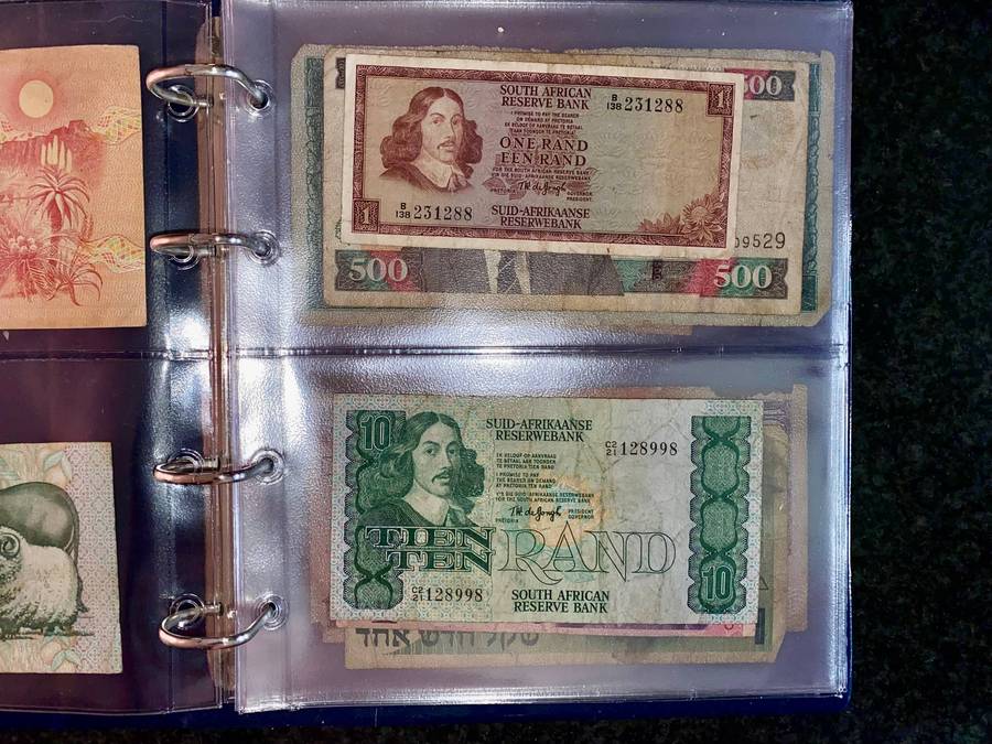 Banknote Album - 10 sleeves all banknotes included