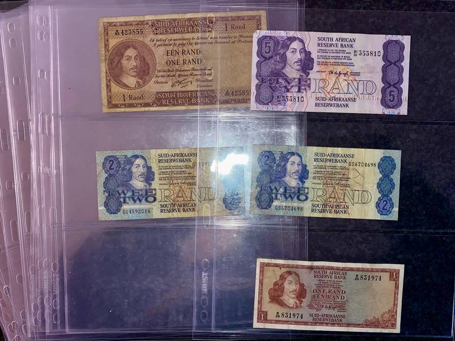 Banknote Stiff Plastic Sleeves - 3 Pocket sleeve (1 bid takes all 10 sleeves) banknotes incl