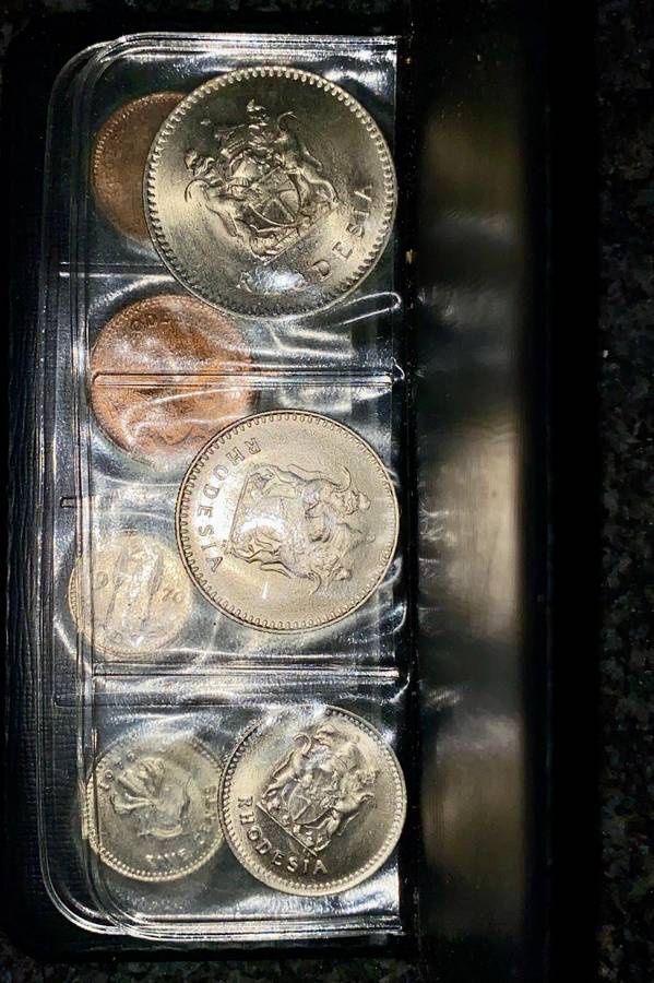 Rhodesia unc set 25 cent to 1/2 cent 1975 in coin holder