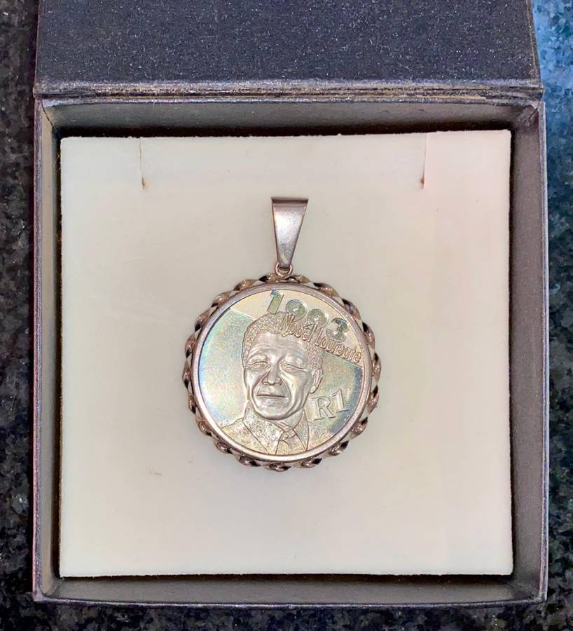 South Africa. silver protea R1 Pendent --Nelson Mandela 2007 -- in presentation box