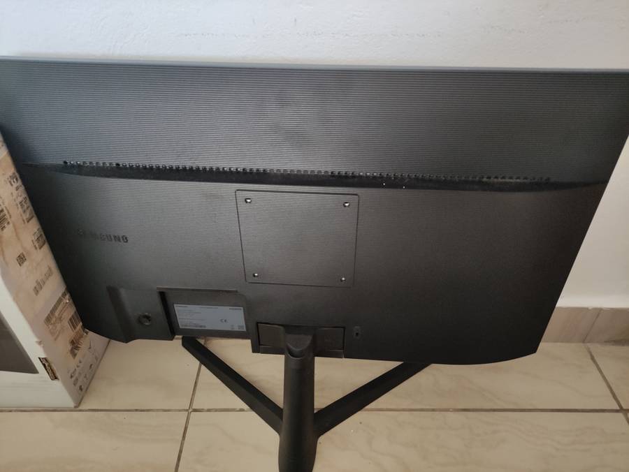 Samsung 27-Inch FHD IPS Flat Monitor