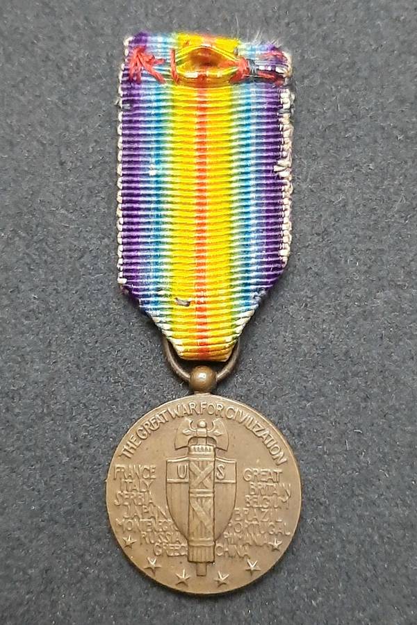 **WW1 : U.S. Victory Miniature Medal w/ Silk Ribbon **