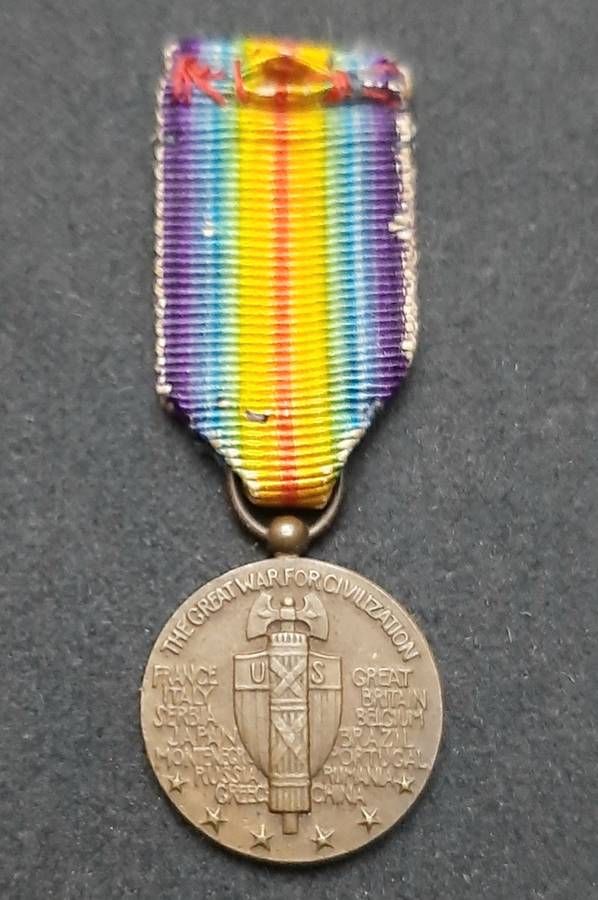 **WW1 : U.S. Victory Miniature Medal w/ Silk Ribbon **