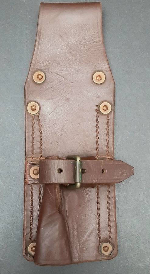 ** 1960s SADF : Early FN FAL Leather Bayonet Frog ( Union Marked).**