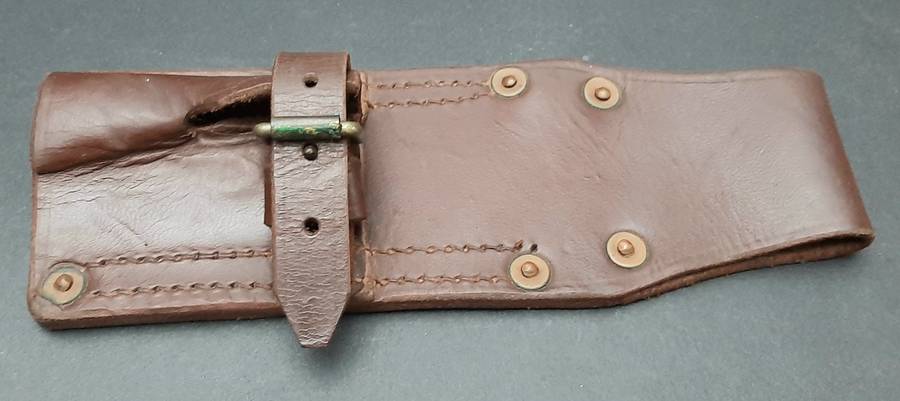 ** 1960s SADF : Early FN FAL Leather Bayonet Frog ( Union Marked).**