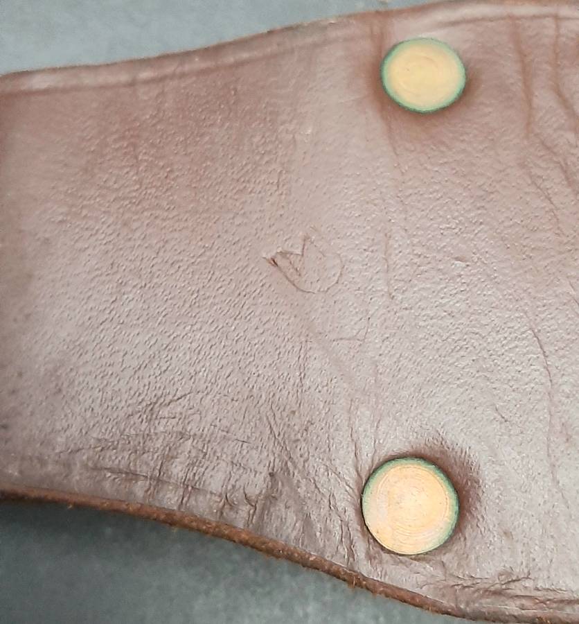 ** 1960s SADF : Early FN FAL Leather Bayonet Frog ( Union Marked).**