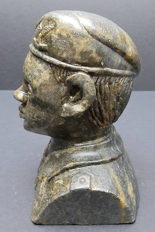 **Rhodesian Bush War: 1970s Rhodesian Army  'Selous Scouts' Carved Soapstone Bust (15cm x 14cm) .**