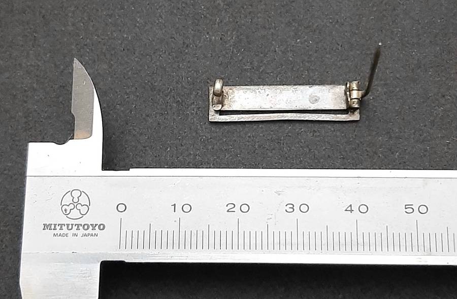 **WW2 British: Miniature Medal Mounting Bar w/ Pin x1 (UNUSED).**