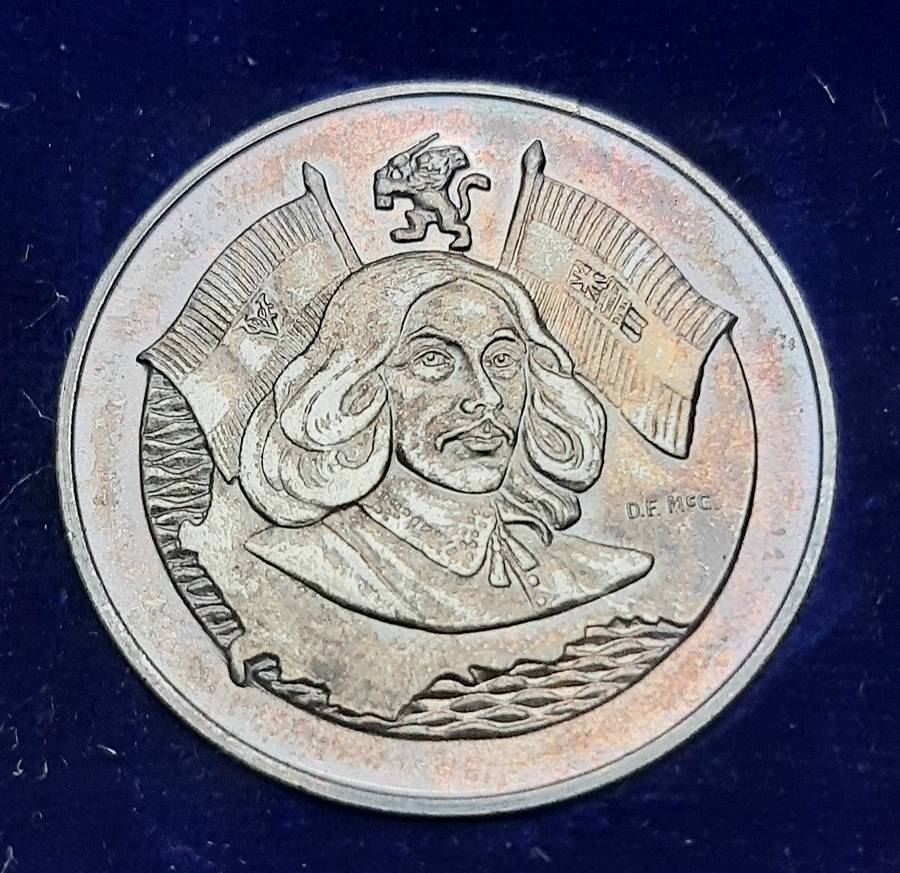 **1952 SA Mint: Van Riebeeck Ter Centenary. 925 Silver & Bronze Comm. Medallions Cased (XF+ & VF+)**