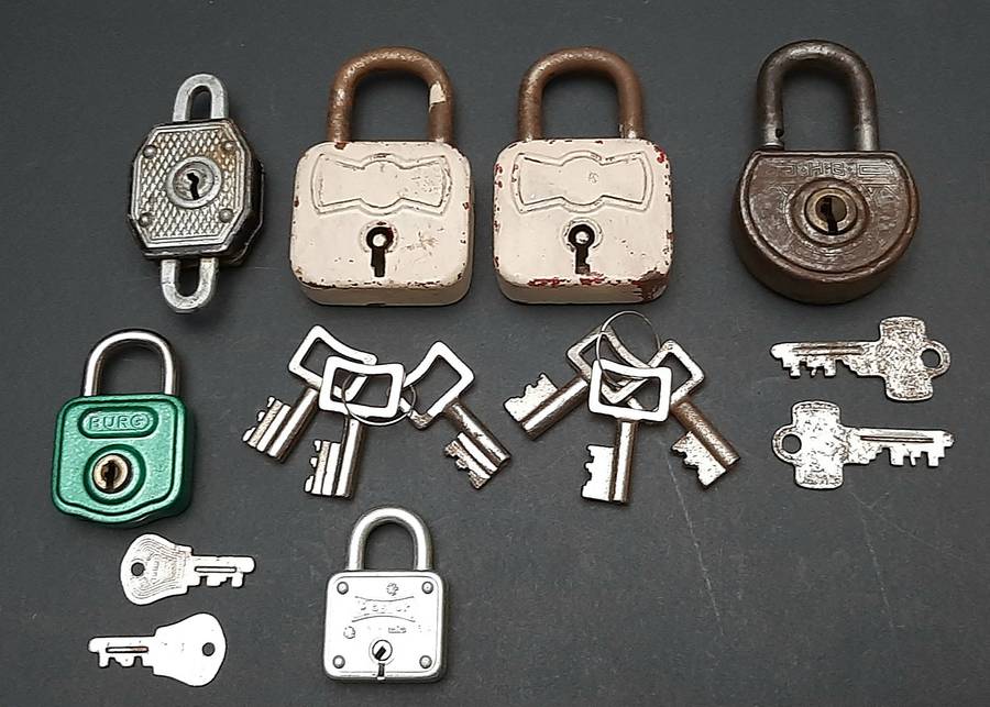 Mid-20th Century: Lot of 1960s/70s West-German Padlocks w/ Keys (x6).