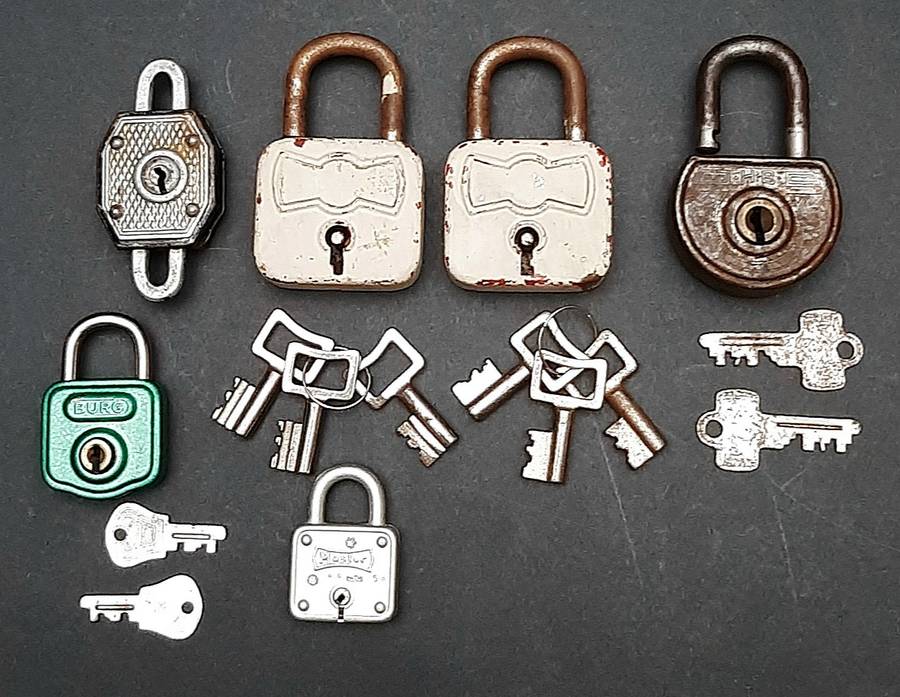 Mid-20th Century: Lot of 1960s/70s West-German Padlocks w/ Keys (x6).