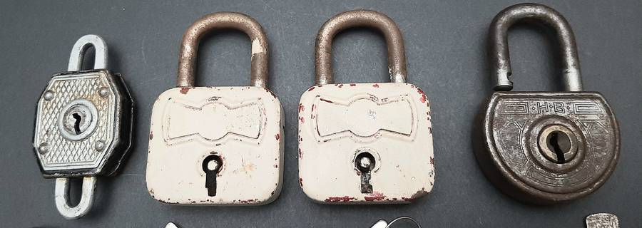 Mid-20th Century: Lot of 1960s/70s West-German Padlocks w/ Keys (x6).