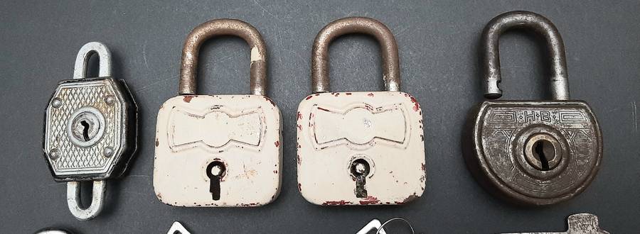 Mid-20th Century: Lot of 1960s/70s West-German Padlocks w/ Keys (x6).
