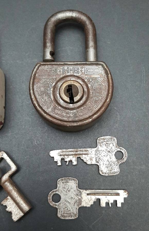 Mid-20th Century: Lot of 1960s/70s West-German Padlocks w/ Keys (x6).