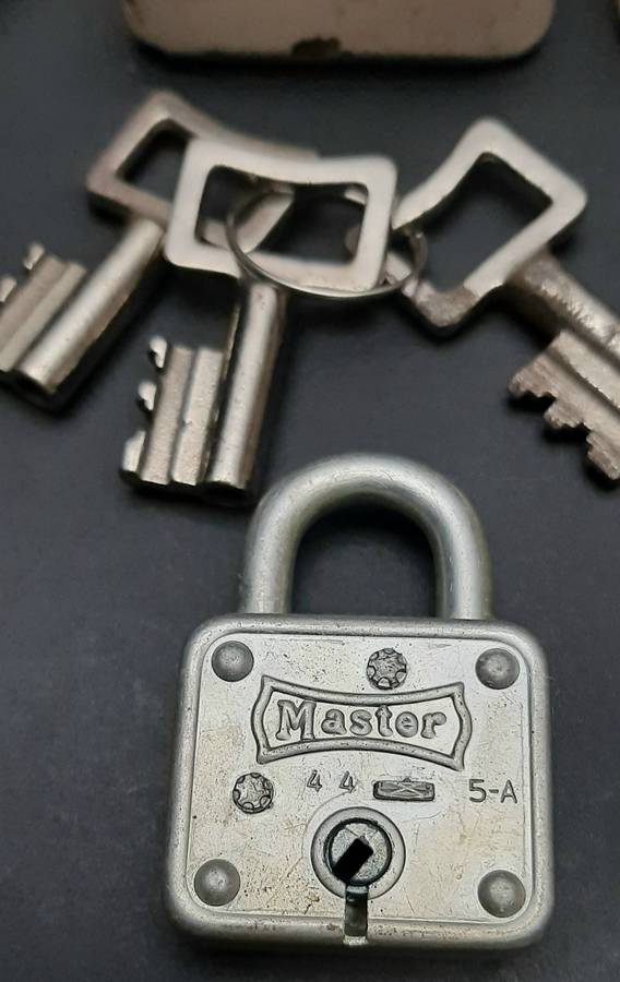 Mid-20th Century: Lot of 1960s/70s West-German Padlocks w/ Keys (x6).