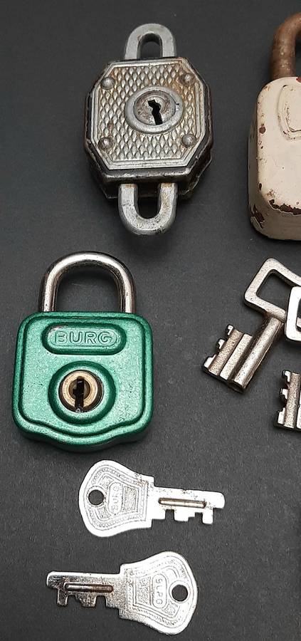 Mid-20th Century: Lot of 1960s/70s West-German Padlocks w/ Keys (x6).
