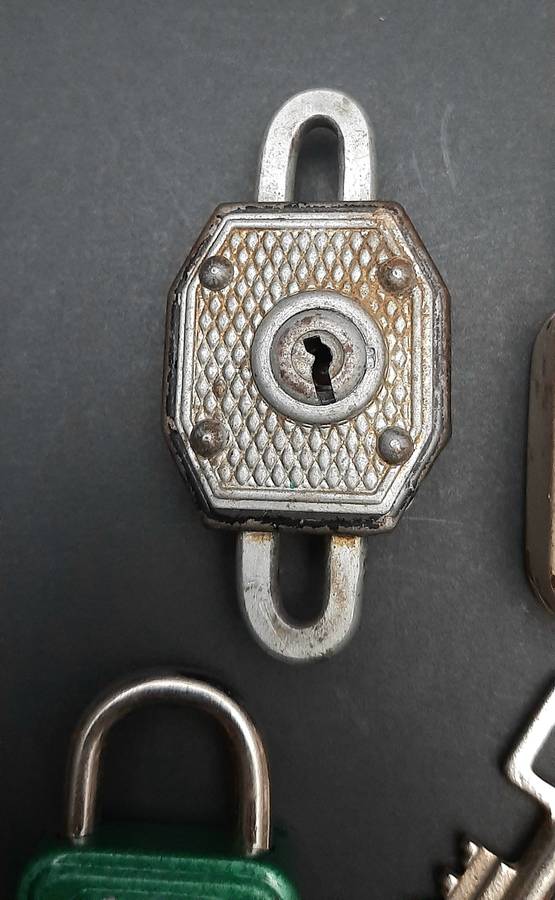 Mid-20th Century: Lot of 1960s/70s West-German Padlocks w/ Keys (x6).