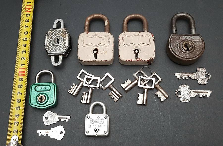 Mid-20th Century: Lot of 1960s/70s West-German Padlocks w/ Keys (x6).