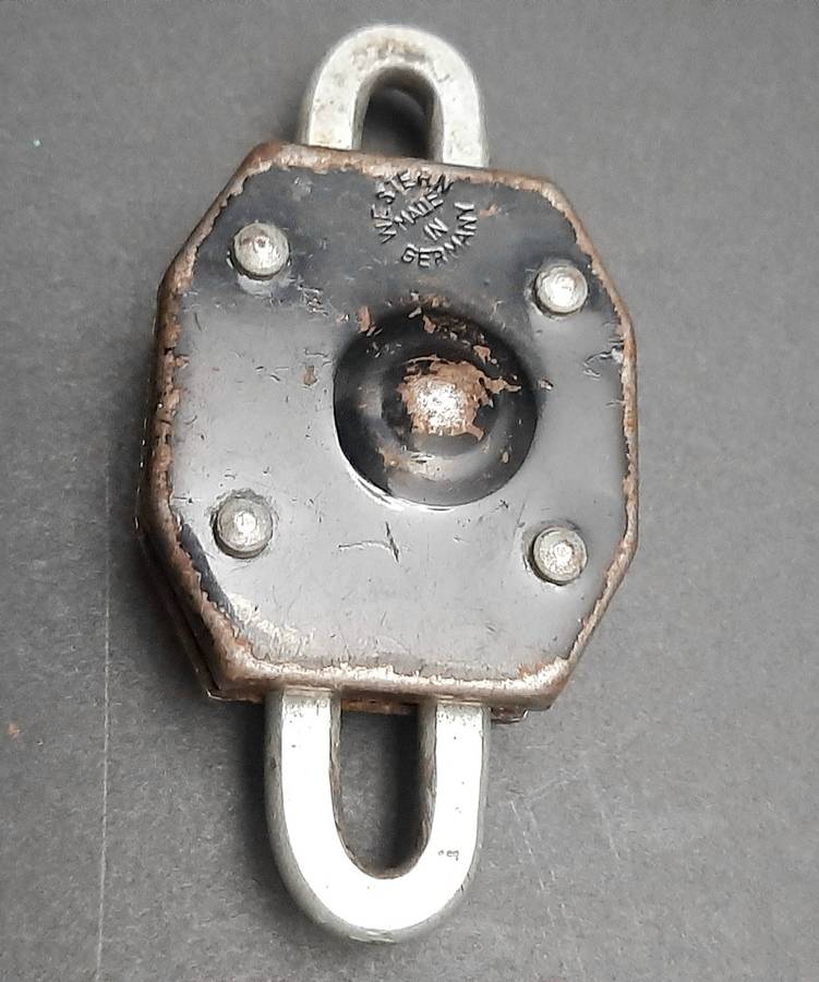 Mid-20th Century: Lot of 1960s/70s West-German Padlocks w/ Keys (x6).