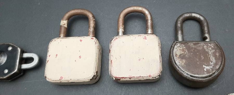Mid-20th Century: Lot of 1960s/70s West-German Padlocks w/ Keys (x6).