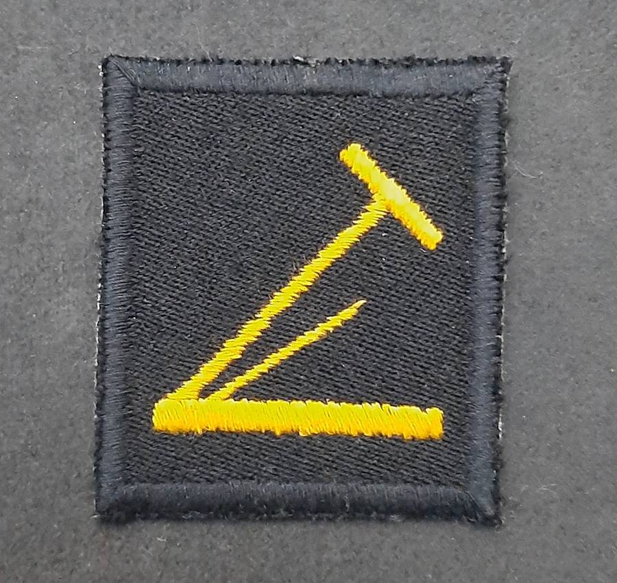 Border War: 1980s SA Navy Working Dress ' Driver ' Qualification Embroidered Badge .