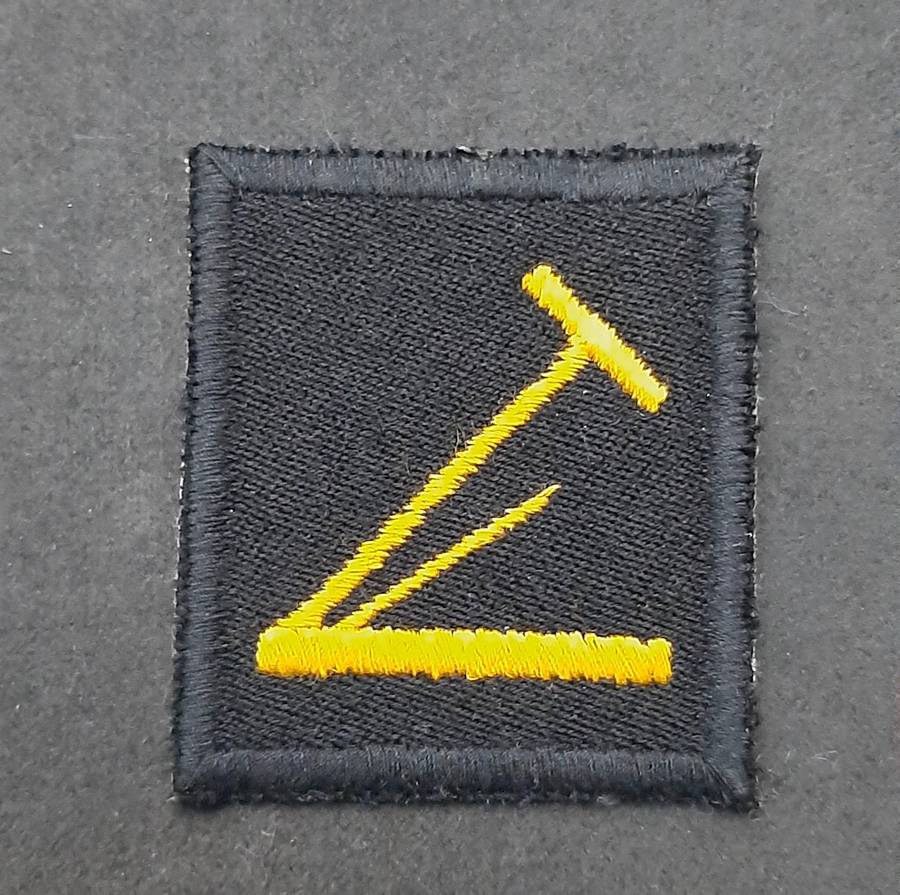 Border War: 1980s SA Navy Working Dress ' Driver ' Qualification Embroidered Badge .