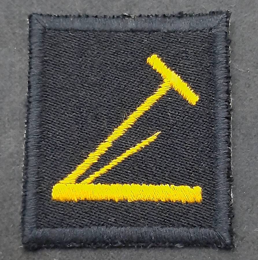 Border War: 1980s SA Navy Working Dress ' Driver ' Qualification Embroidered Badge .
