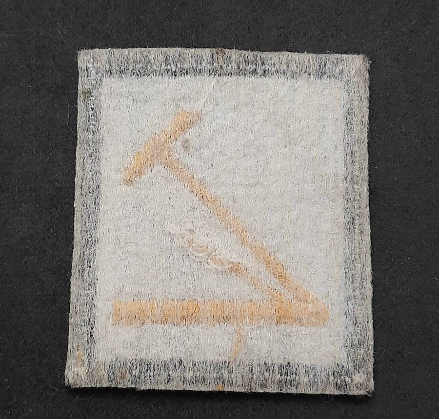 Border War: 1980s SA Navy Working Dress ' Driver ' Qualification Embroidered Badge .