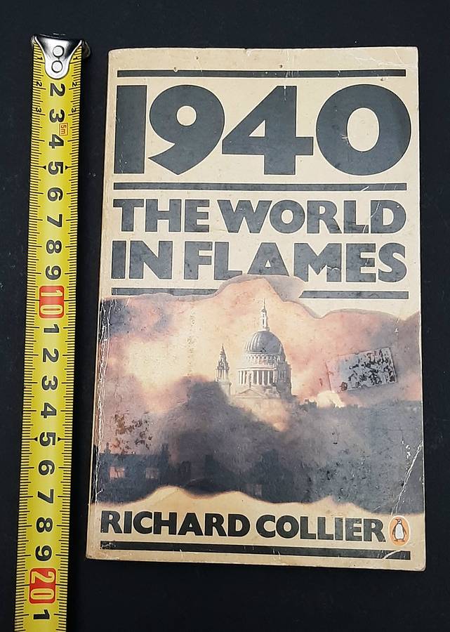WW2 : ' 1940 The World In Flames' S/Cover Book by Richard Collier (USED).