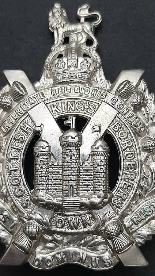 WW1/WW2 : King's Own Scottish Borderers Glengarry/ Tam O'Shanter White Metal Badge (Lugs Intact).
