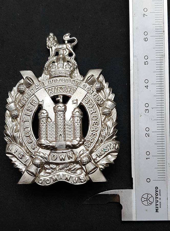 WW1/WW2 : King's Own Scottish Borderers Glengarry/ Tam O'Shanter White Metal Badge (Lugs Intact).