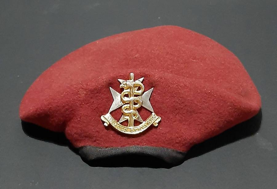 SA Military: SAMS 2000s Maroon Service Beret w/ Badge & Lining (56)