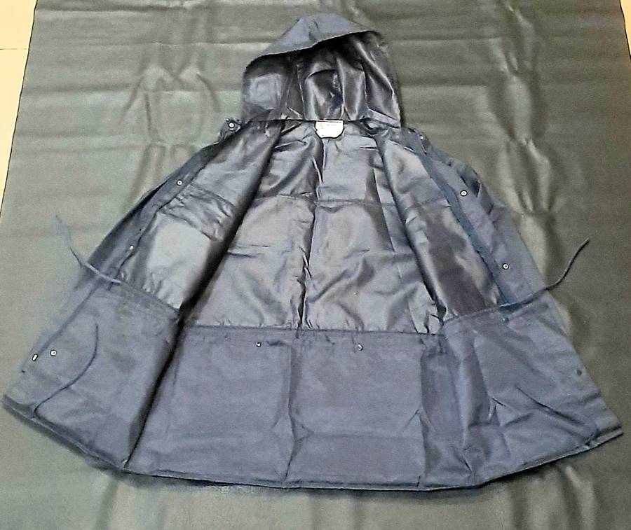 1990s SA Air Force: UNISSUED Blue Fielddress 'Bluetria' Rain Coat w/ Fittings (Medium/Large).