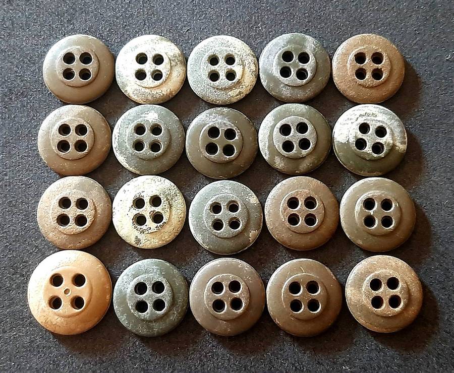 Rhodesian Bush War: 1960s Lot Green Camouflage Uniform Fibre/Resin Buttons ( 20 x Pcs ).