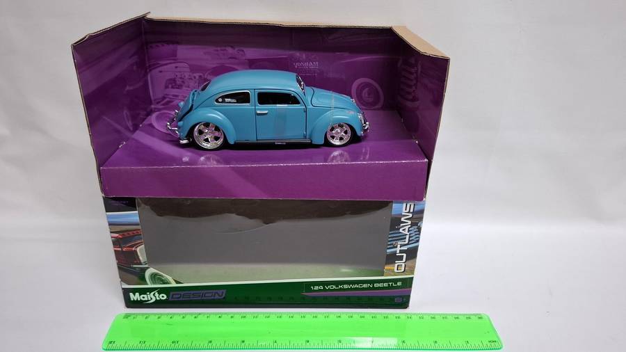 Vintage Maisto Design Die Cast 1:24 Scale Volkswagen Beetle - Good Condition