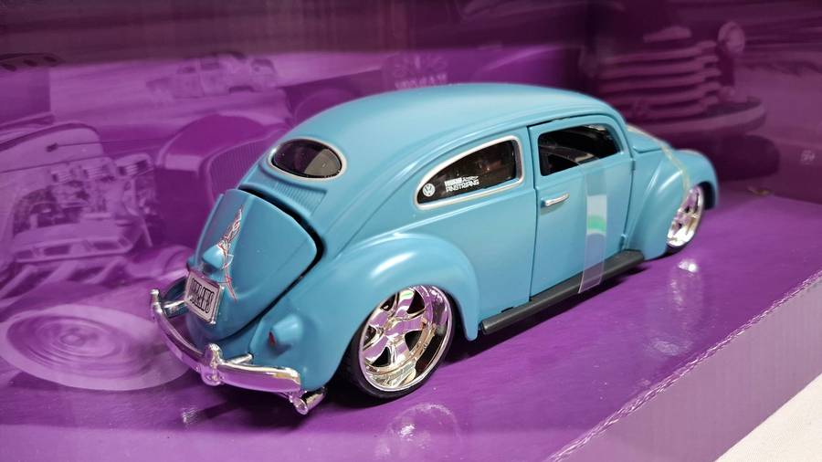 Vintage Maisto Design Die Cast 1:24 Scale Volkswagen Beetle - Good Condition
