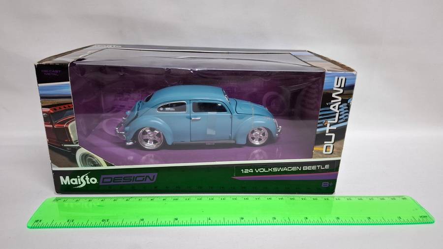 Vintage Maisto Design Die Cast 1:24 Scale Volkswagen Beetle - Good Condition