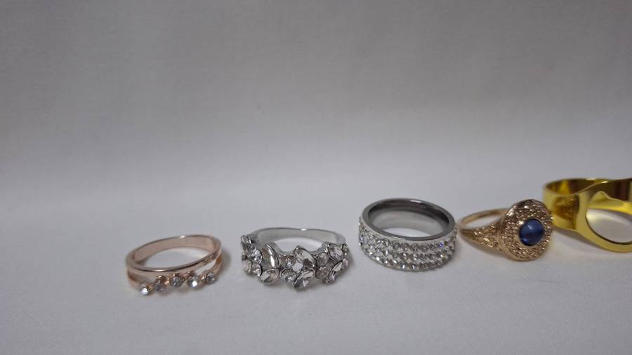 Lot 24A - A Stunning Collection of Five Gold and Silver Plated Rings