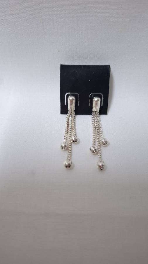 Lot 28A - A Collection of Five Sets of Earrings (Bidding per lot)