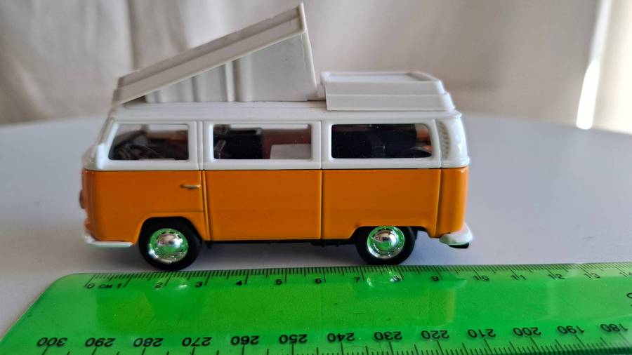 Stunning Maisto 1/42 Volkswagen Type 2 Bus - Good Condition - Not Boxed
