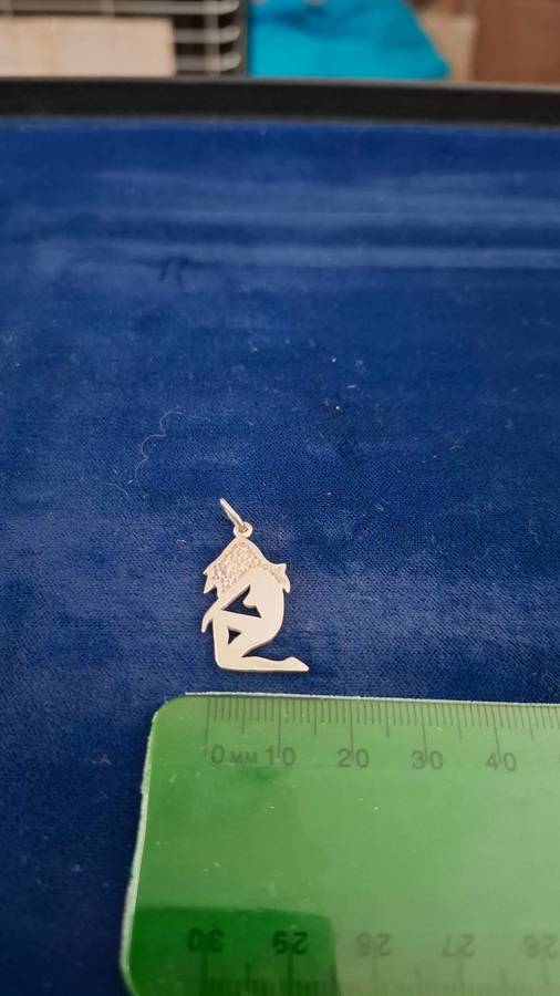 Beautiful Sterling  Silver "Nude" Pendant (1.9 Grams) in great Condition and Clearly Marked