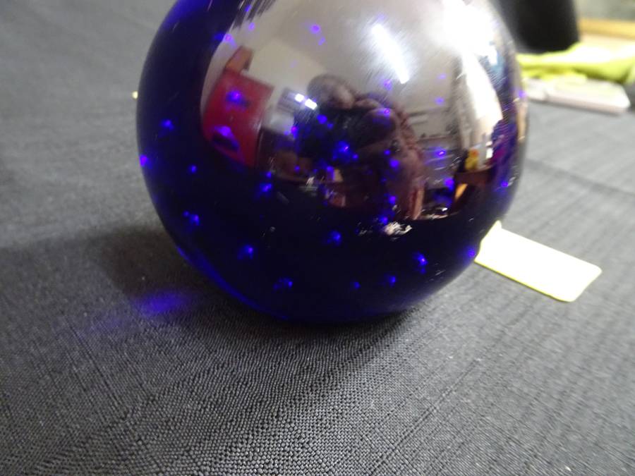 Beautifull Vintage Cobalt Blue Paperweight with Small Bubbles - Good condition