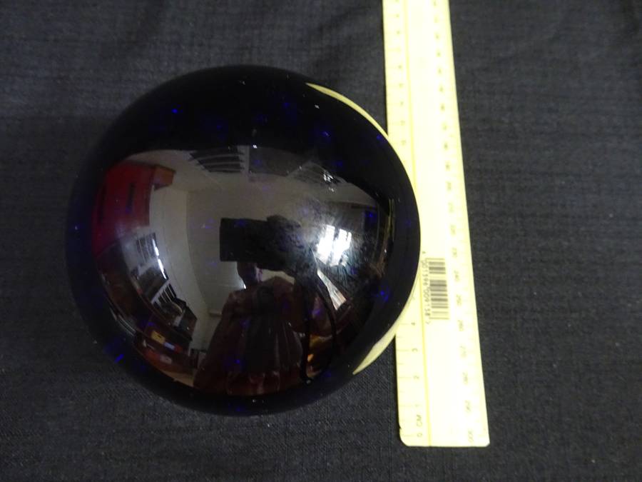 Beautifull Vintage Cobalt Blue Paperweight with Small Bubbles - Good condition