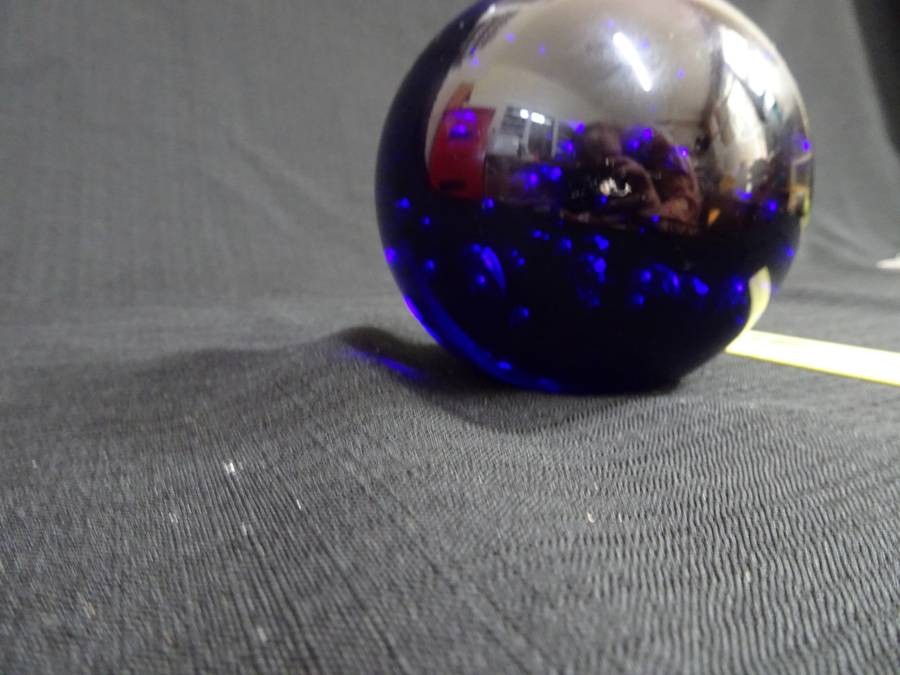Beautifull Vintage Cobalt Blue Paperweight with Small Bubbles - Good condition