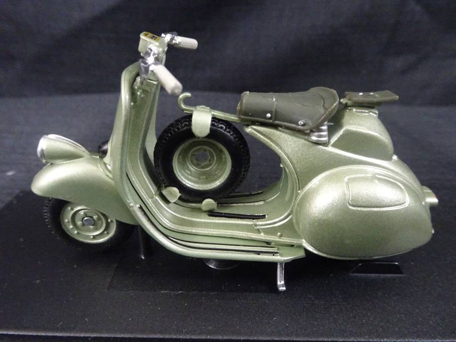 Vespa Scooter Sport 6 Giorni (1952) Maisto - Scale: 1:18 - Made In China