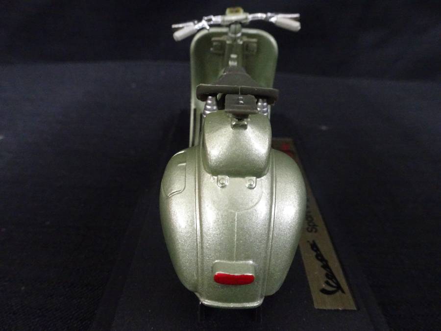Vespa Scooter Sport 6 Giorni (1952) Maisto - Scale: 1:18 - Made In China