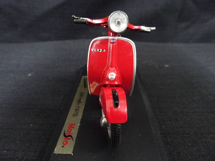 Vespa Scooter 200 Rally (1972) Maisto - Scale: 1:18 - Made In China